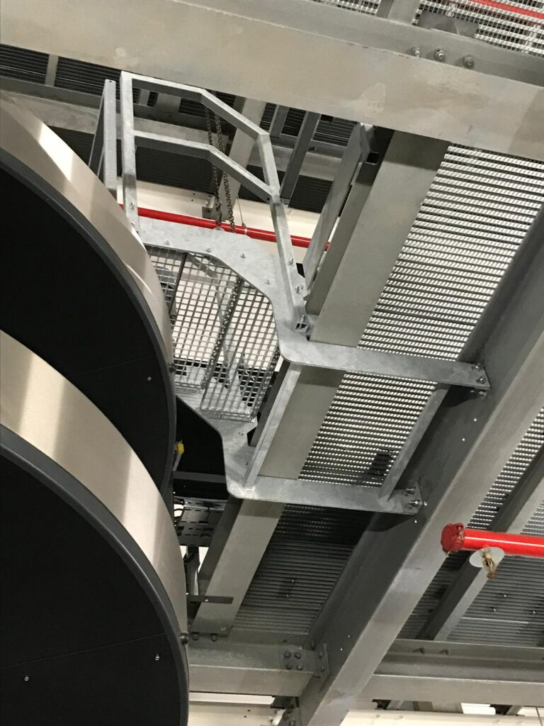 Plaatsen servicetrappen