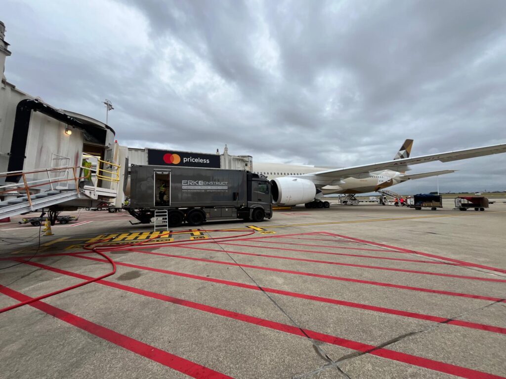 Vervangen RVS beplating aan bagagetransportband
