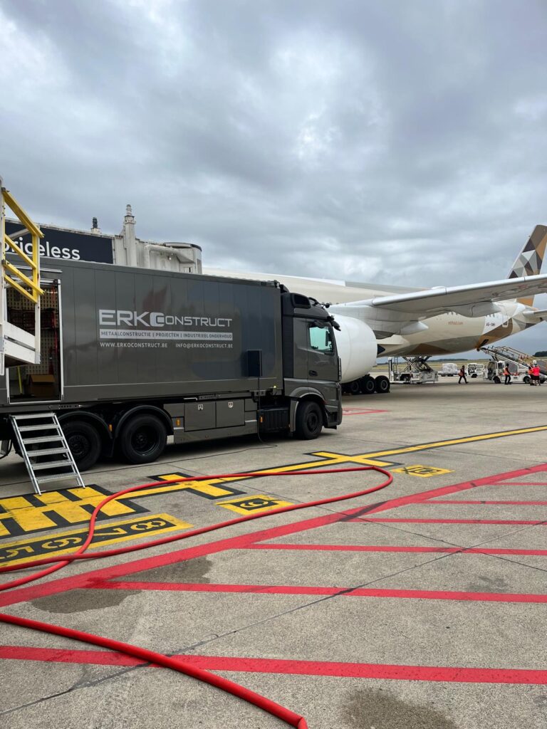 Vervangen RVS beplating aan bagagetransportband